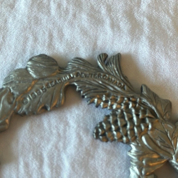 Seagull Pewter: 1995 Vintage Christmas Wreath Ornament- Canada - Picture 2 of 12